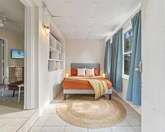 Northeast Florida Retreat - Neptune Beach - Bedroom
