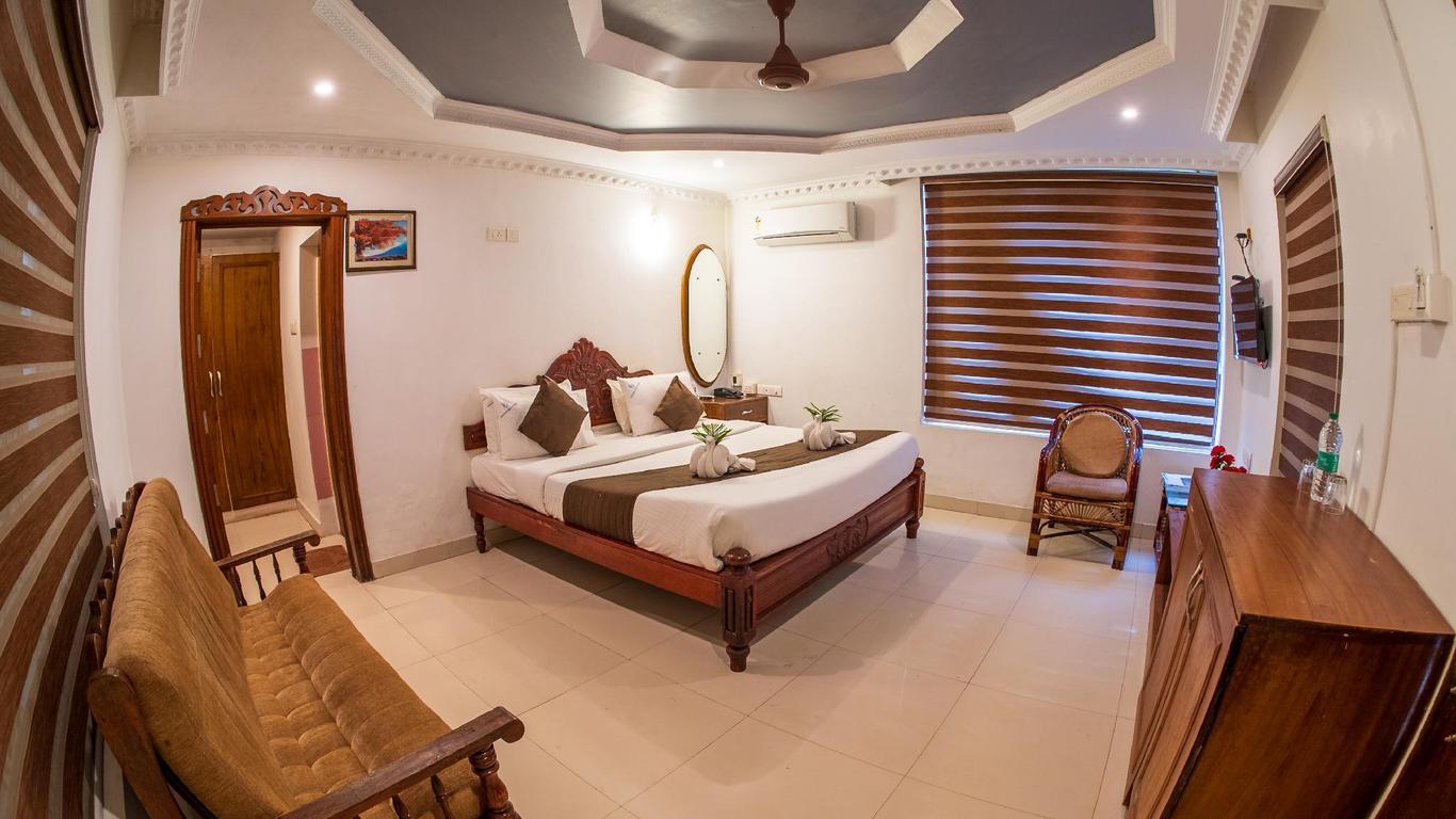 Black Beach Resort