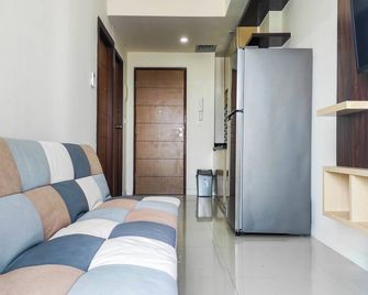 Luxurious 1BR at Vida View Makassar Apartment - Makassar - Wohnzimmer