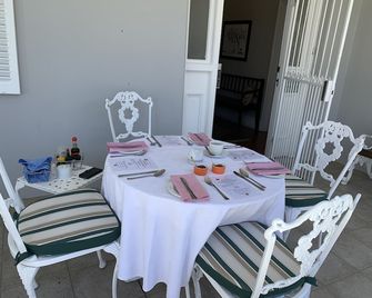 Just Joey Lodge - Stellenbosch - Buffet