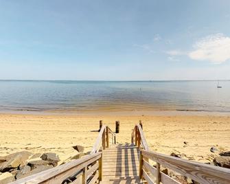 Colorful, family-friendly condo close to the ocean & renovated interior - Provincetown - Beach