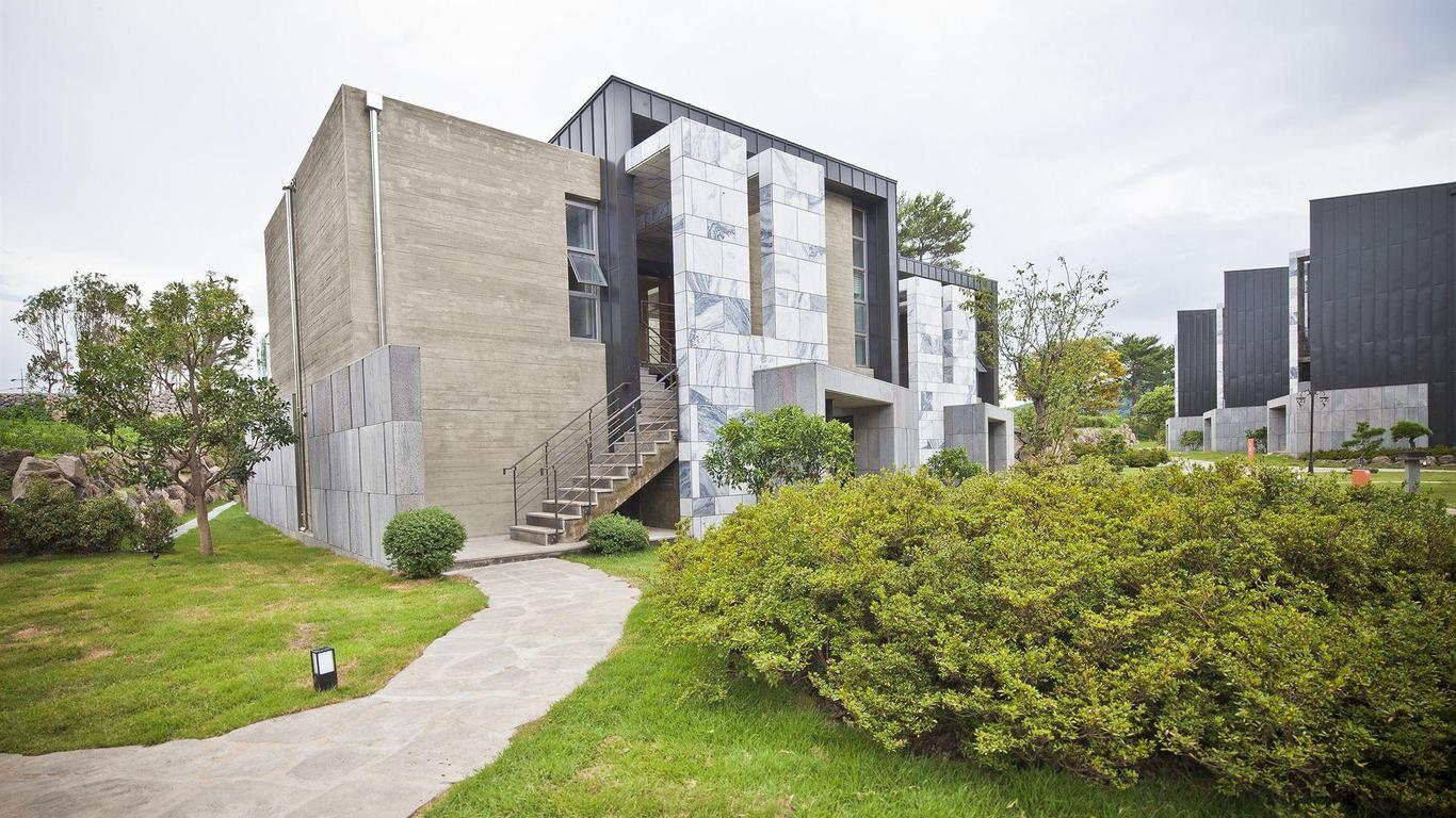 Luston Villa & Hotel