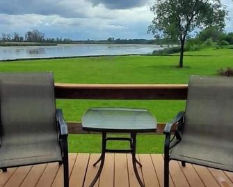 Schuster's Fox River Resort on the Fox -Perch Place - Omro - Patio