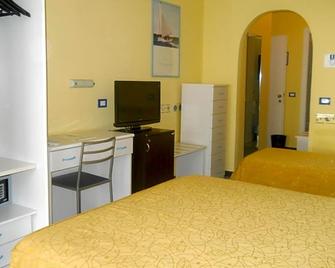 Hotel Solemare - Albenga - Спальня