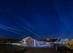 Rossendale Holiday Cottages - Burnley - Building