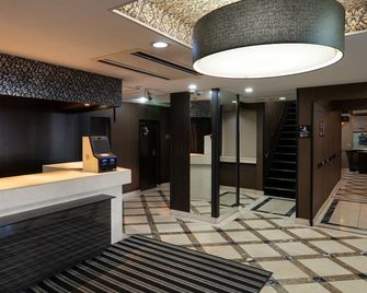 Apa Hotel Tokyo Ojima - Tokyo - Front desk