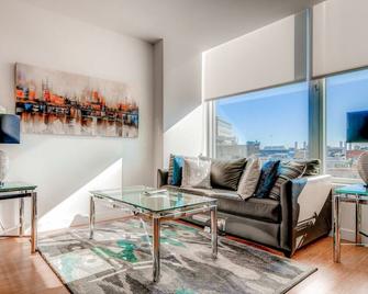 Global Luxury Suites at The Financial District - Boston - Living room