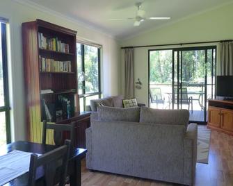 Bellthorpe Stays - Maleny - Living room