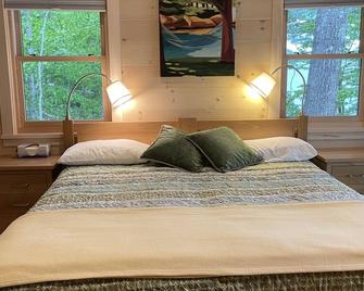 Ideal 2-family, Huge Main Room, Great Beach, Screened Porch/Patio with Fireplace - Gray - Bedroom