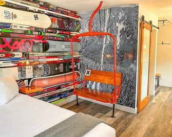 Crash Hotel Squamish - Squamish - Bedroom