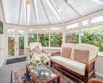 Elvington Cottage, The Heart of the Cotswolds - Bourton-on-the-Water - Living room