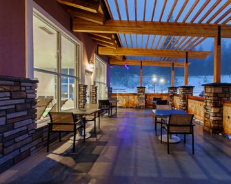 Hampton Inn & Suites Leavenworth - Leavenworth - Building