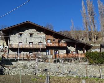 The tranquility and relaxation of the Aosta Valley Alps - Doues - Edificio
