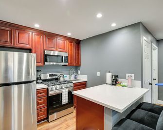 Hidden Gem in Hawthorne about 3 Mi to SoFi Stadium - Hawthorne - Kitchen