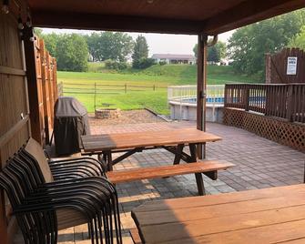 White Horse Guest Home w/Pool / hot tub - Gap - Patio