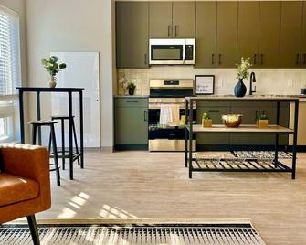 Tremont Fitness & Lounge Flats by Barsala - Cleveland - Kitchen