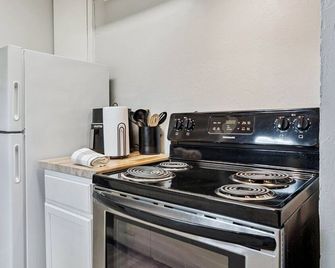 Cozy Winter Oasis Fast Wifi Rain Shower - Oklahoma City
