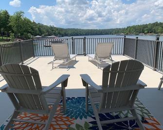 Point lot w/beautiful views! Deep water, 2-story dock, min steps to water. - Arley - Balcony