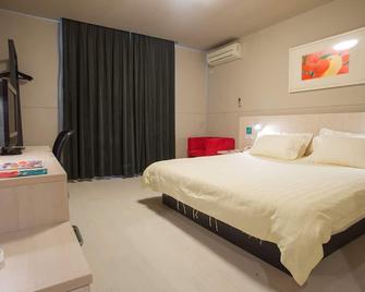 Jinjiang Inn Select Chifeng Railway Station - Chifeng - Habitación