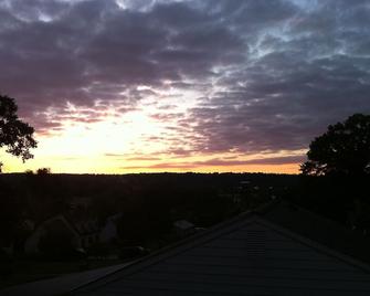 4 Bedroom House for Rent - Must bring some furniture - Exton - Outdoors view