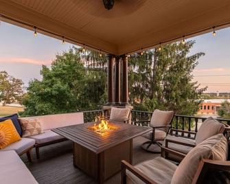 Lively Mansion of Davenport - Davenport - Balcony