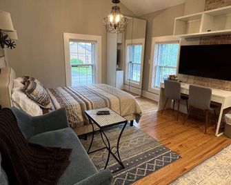 #9 Beautiful studio, full kitchen near 590/490 - بنفيلد - غرفة معيشة