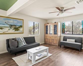 Relaxing Getaway in Oracle Valley | Mt. Lemmon - Oracle - Living room