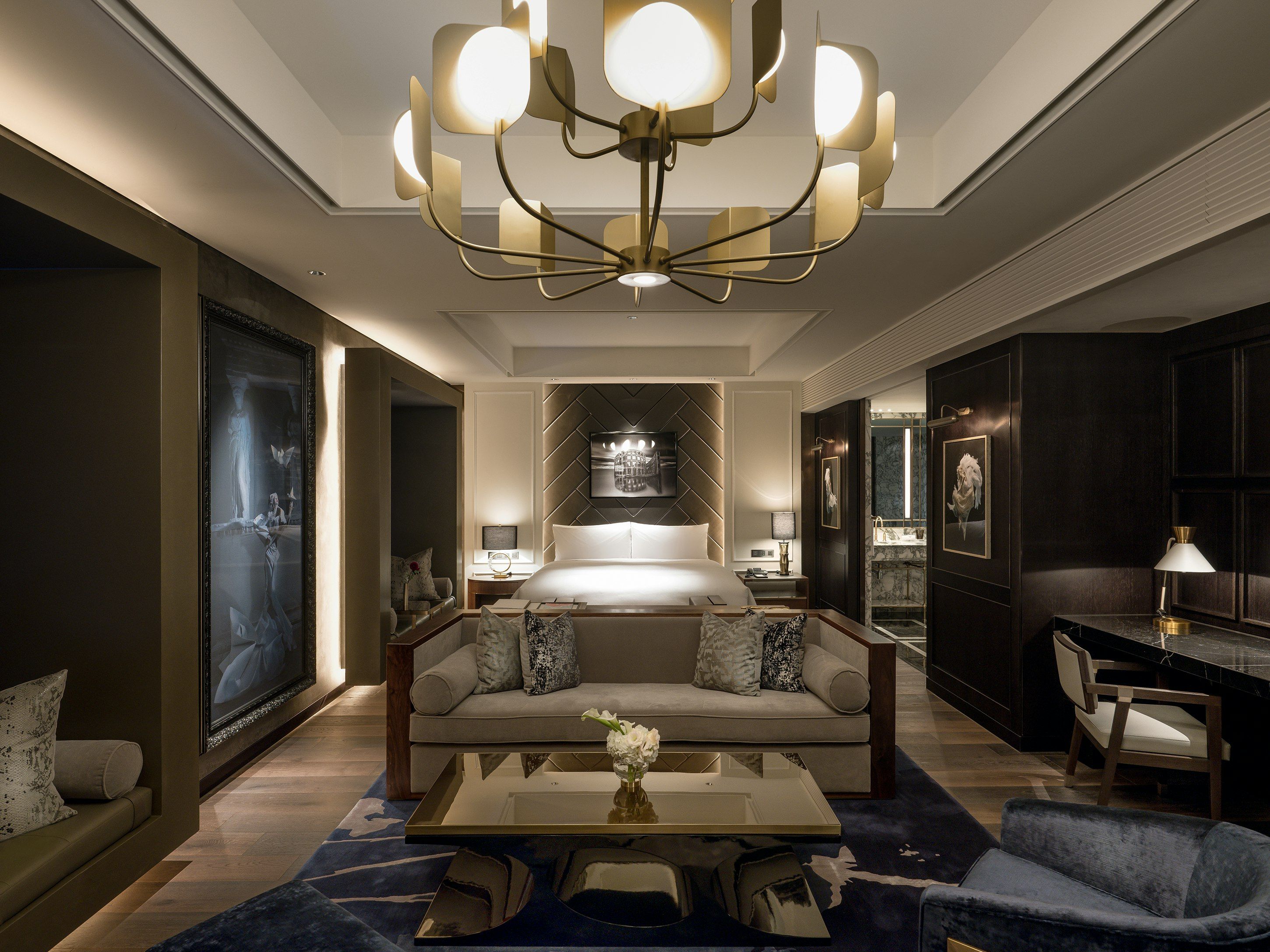 Paradise City, Art Paradiso