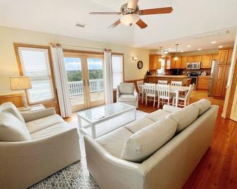 Once Upon A Tide: Waterfront home, on a small canal. Amazing views. - Ocracoke - Sala de estar