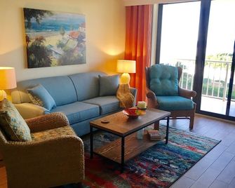 'Newly renovated' Gorgeous Designer Beach Condo! - Marco Island - Wohnzimmer