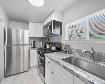 Casita Corazón - New - Tucson - Kitchen