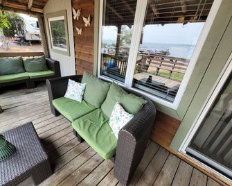 Pine Ridge Park Campground - Pembroke - Balkon