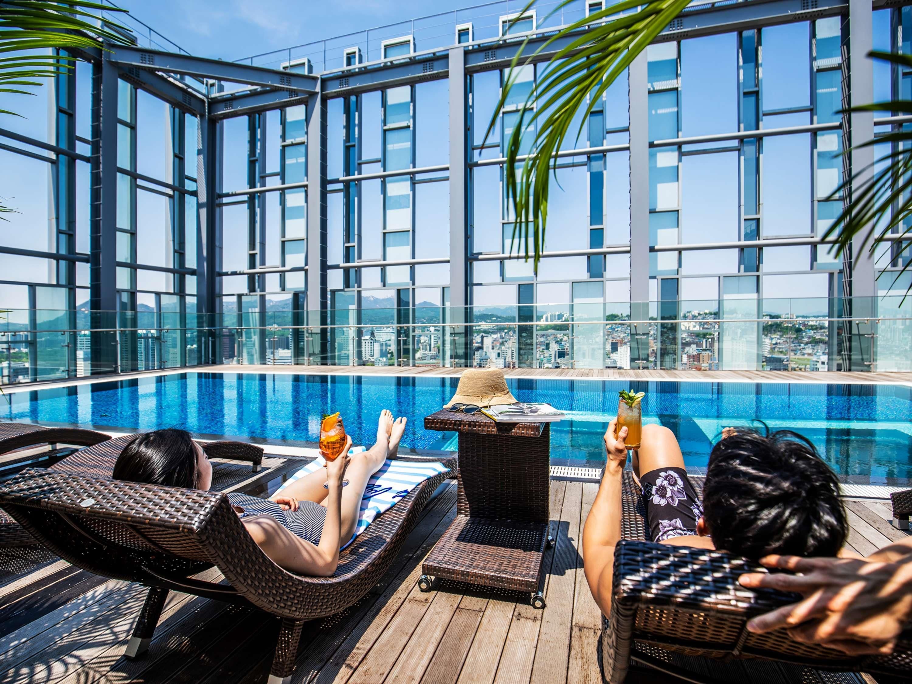 Novotel Ambassador Seoul Dongdaemun Hotels & Residences - סיאול - בריכה