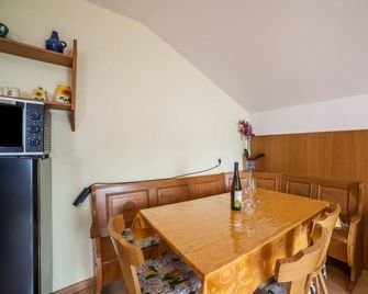 Farmhouse 'Bauernhof Oberkapillhof 3' with Mountain View, Shared Garden & Wi-Fi - Mölten - Jídelna