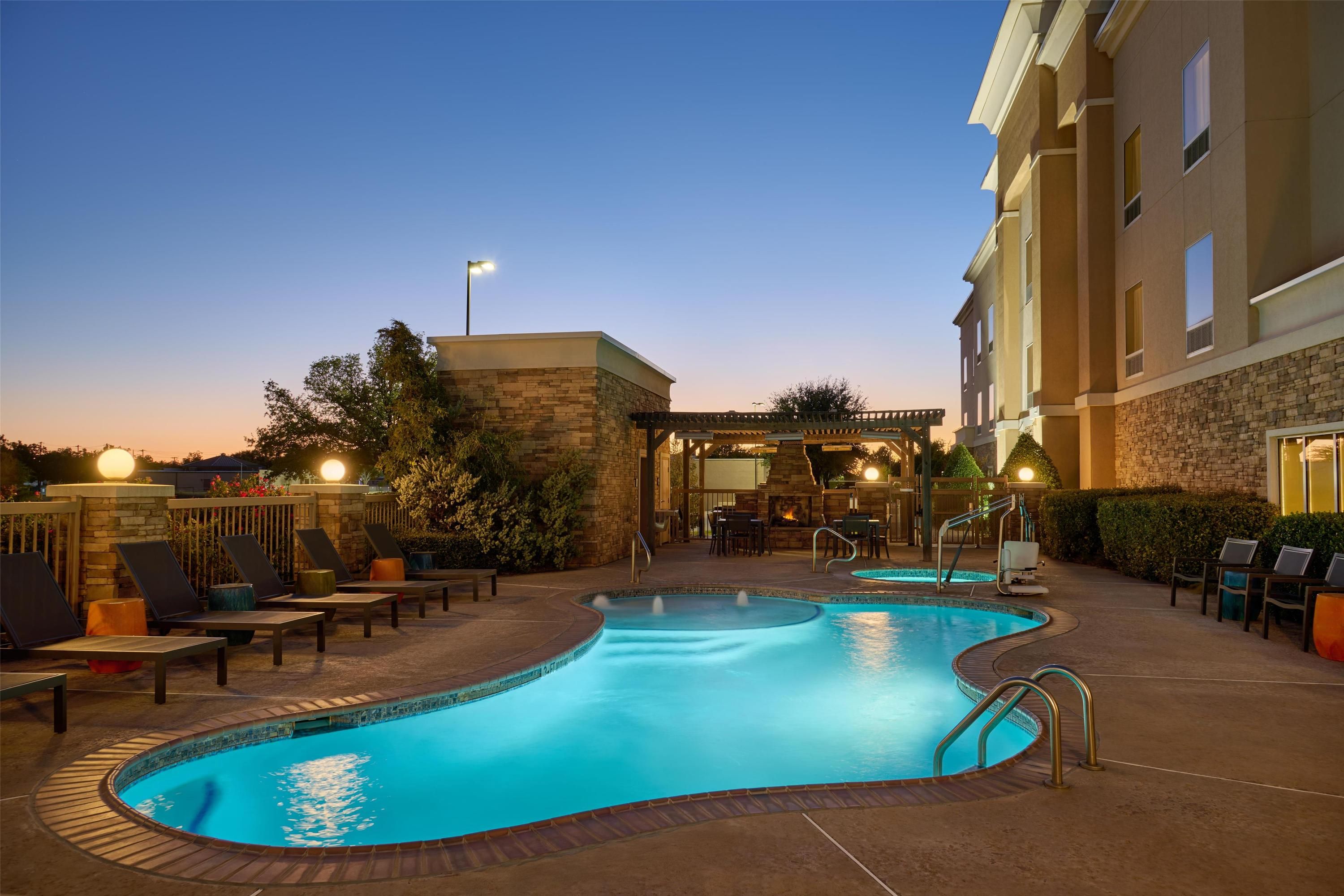 Hampton Inn Vernon - Vernon - Басейн