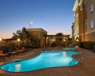 Hampton Inn Vernon - Vernon - Pool