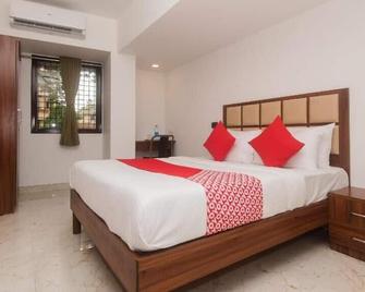 Hotel Grand Plaza - Mumbai - Bedroom