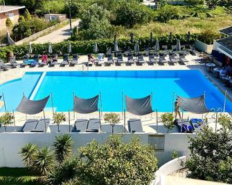 Ccb Bruskos Hotel - Agios Georgios - Pool