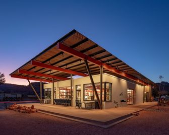 Best Friends Roadhouse And Mercantile - Kanab - Building