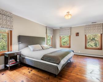 Private Home with Pool & Jacuzzi in the Hudson Valley - Montgomery - Bedroom