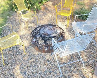 Beautiful lake home on one of the cleanest & clearest lakes with great fishing. - Alexandria - Patio