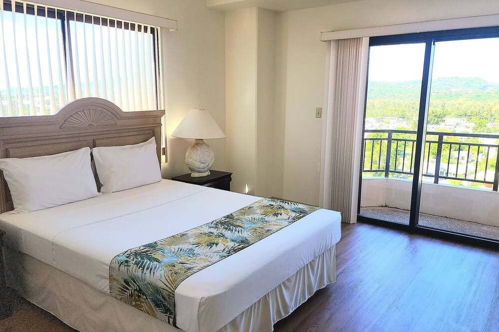 أكواريوس بيتش تاور