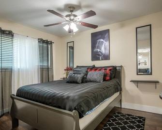 Lovely 2 bedroom in Midlothian, 3 minutes from downtown. - Midlothian - Habitación