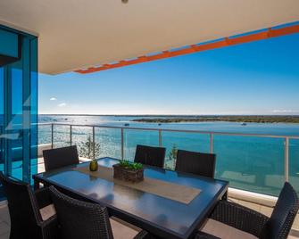 Silvershore Apartments on the Broadwater - Biggera Waters - Balcony
