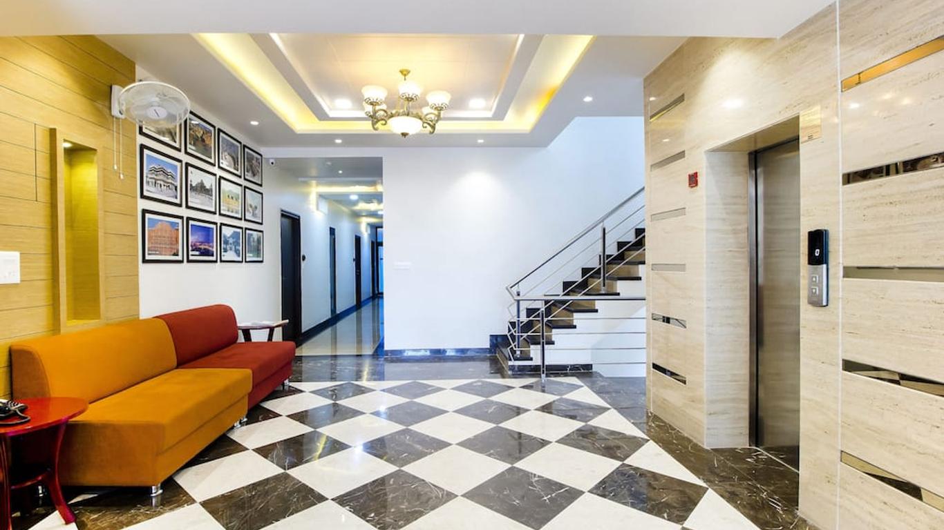 Fabhotel The Royal CM Plaza