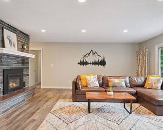 Modern Lakefront Home with Game Room and Large Deck! - Deerwood - Living room