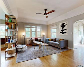 Balsam House - Baraboo - Living room