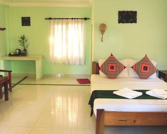 Bird of Paradise Bungalows - Kep - Bedroom
