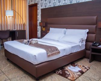 New Heaven Hotel - Yaoundé - Schlafzimmer
