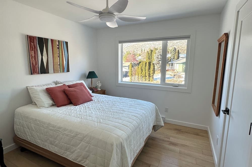 Coyote Ridge | Bright and Clean 2BD Loft - Vernon - Camera da letto